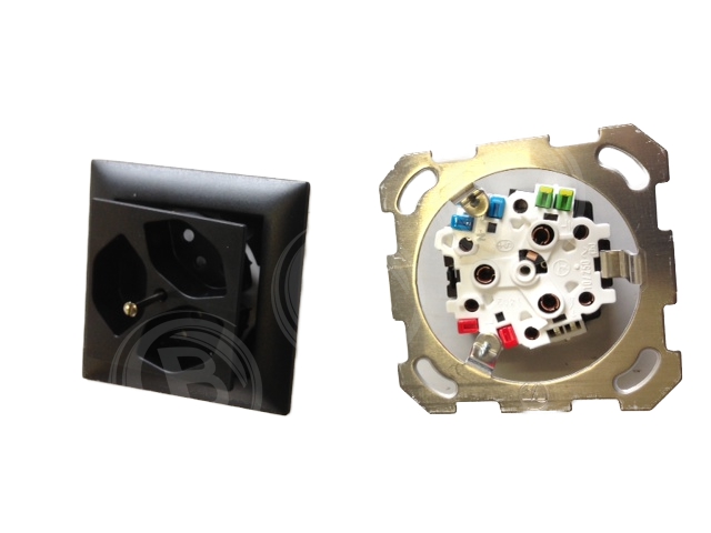 Steckdose  220 Volt Drei Fach